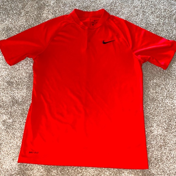 Nike red golf shirt - Picture 1 of 2